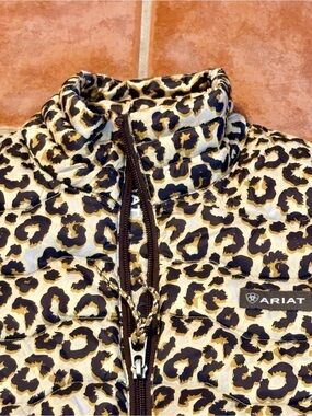 Ariat Leopard-Print Quilted ideal down vest in Beige and Black xs